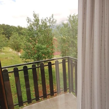 Farma & Apartmani Opg Sasa Delic Korenica Exteriör bild