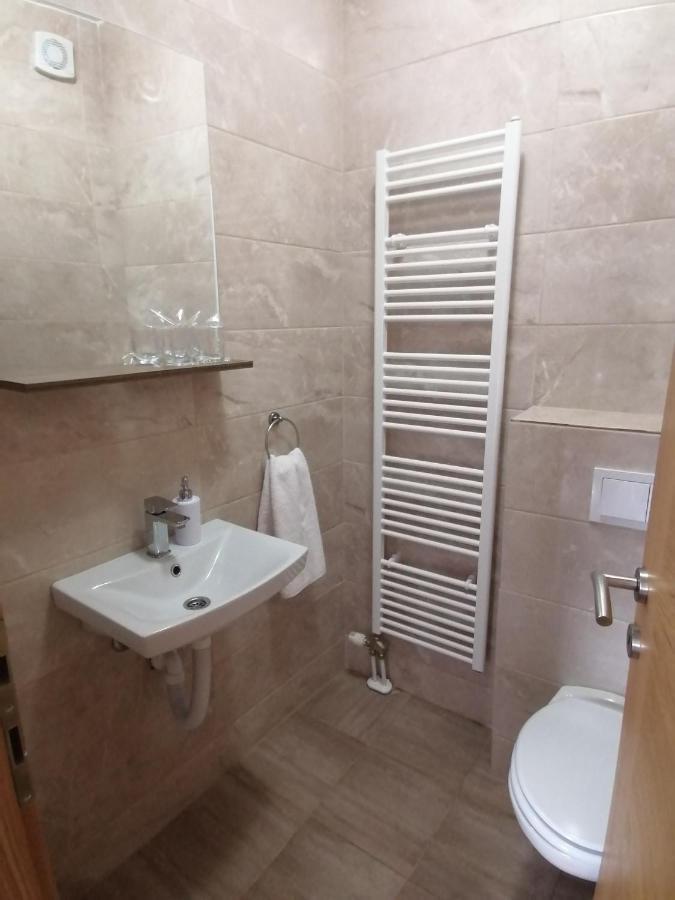 Farma & Apartmani Opg Sasa Delic Korenica Exteriör bild