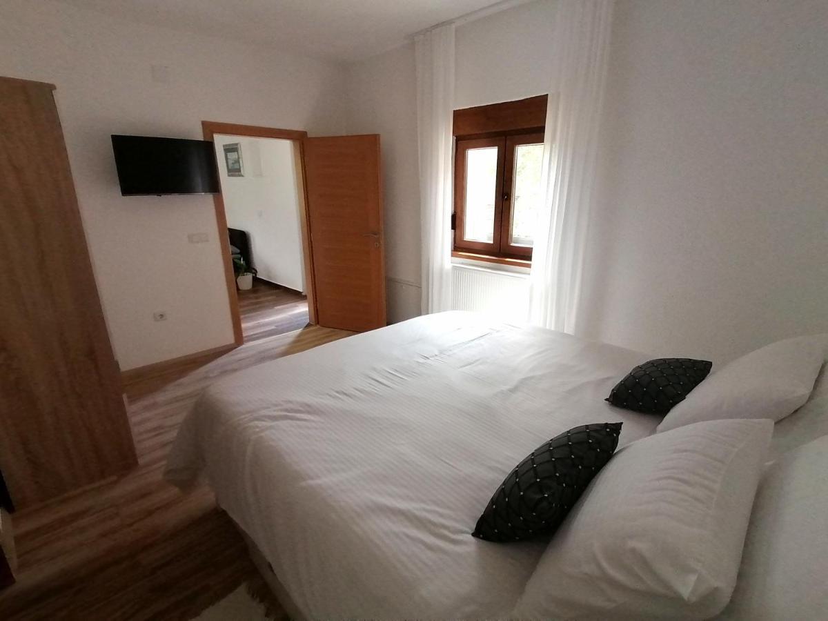 Farma & Apartmani Opg Sasa Delic Korenica Exteriör bild