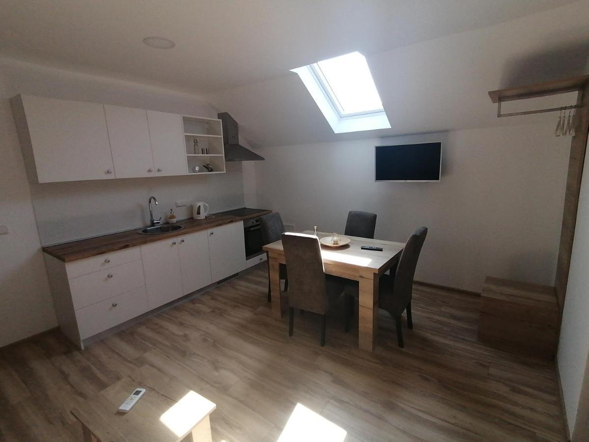 Farma & Apartmani Opg Sasa Delic Korenica Exteriör bild