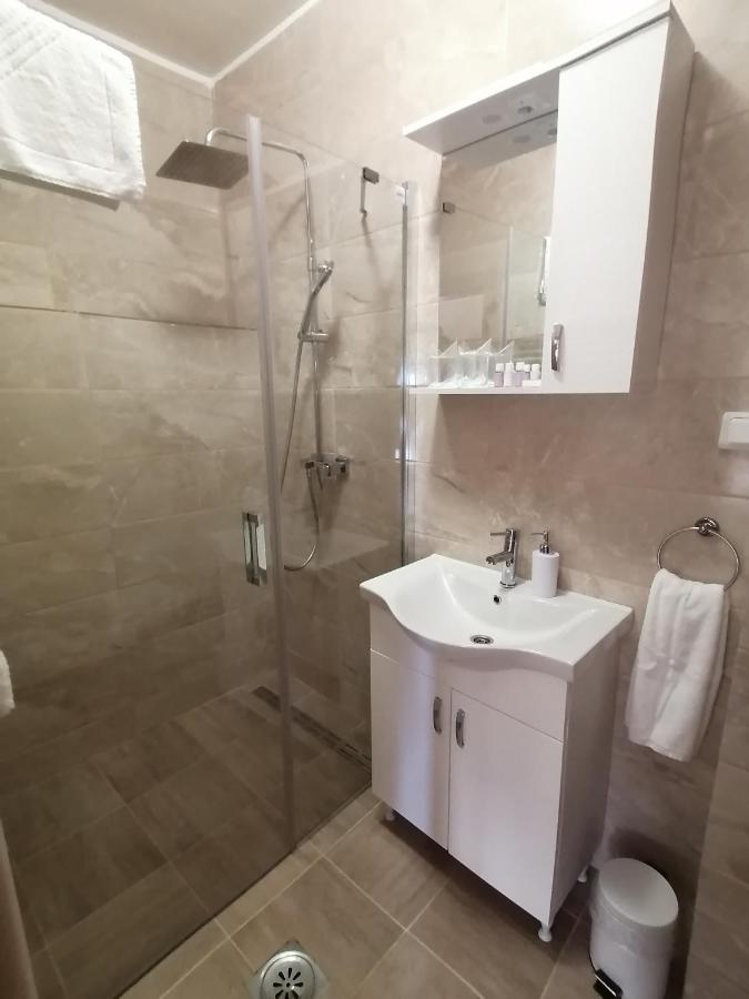 Farma & Apartmani Opg Sasa Delic Korenica Exteriör bild