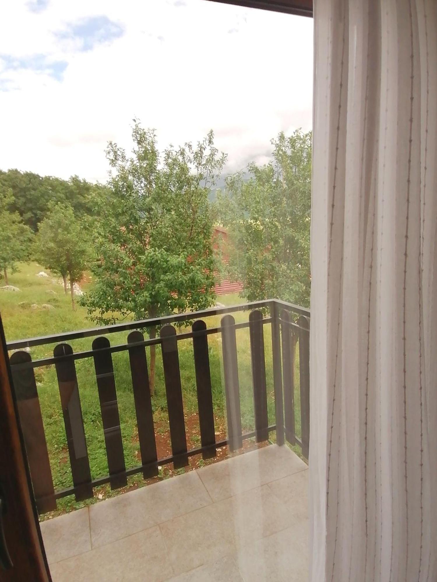 Farma & Apartmani Opg Sasa Delic Korenica Exteriör bild