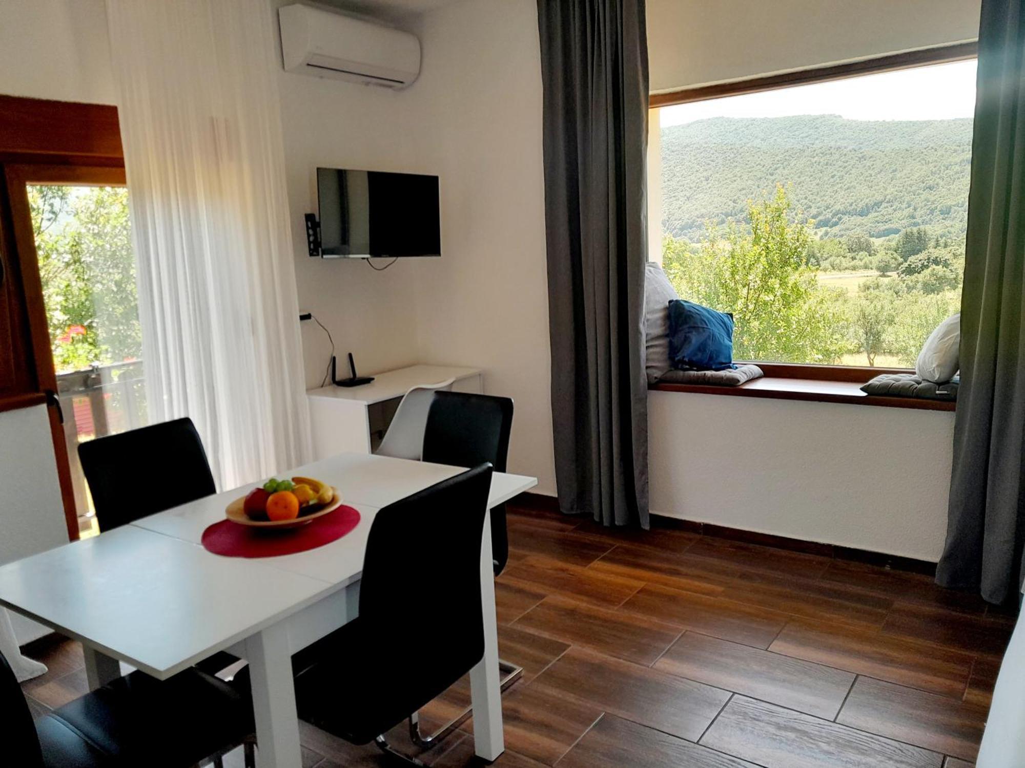Farma & Apartmani Opg Sasa Delic Korenica Rum bild